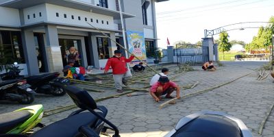 Kegiatan kerja bakti dalam rangka menyambut HUT RI ke 75