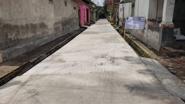 Pemvangunan Jalan Rabat Beton RT 04 RW 01 Desa Wonosari Kebumen  02