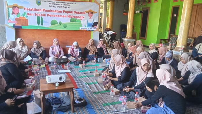 Pelatihan Pembuatan Pupuk Organik dan Teknik Penanaman Hidroponik di Desa Wonosari 01