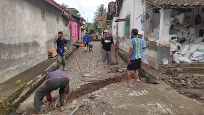 Pemvangunan Jalan Rabat Beton RT 04 RW 01 Desa Wonosari Kebumen 